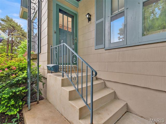 440 E Bradford Avenue, Webster Groves, MO 63119