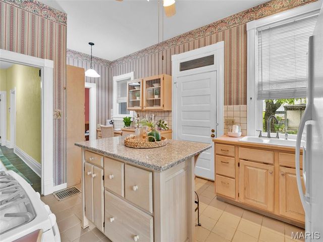 440 E Bradford Avenue, Webster Groves, MO 63119