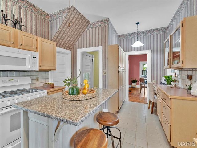 440 E Bradford Avenue, Webster Groves, MO 63119