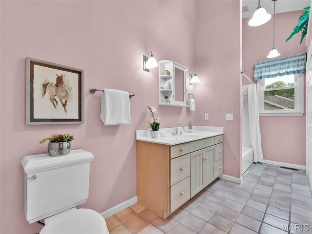 440 E Bradford Avenue, Webster Groves, MO 63119