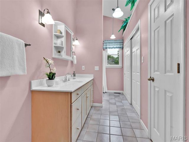 440 E Bradford Avenue, Webster Groves, MO 63119