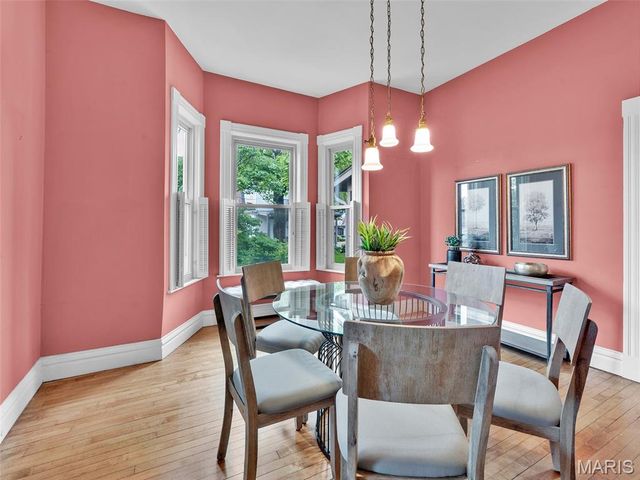 440 E Bradford Avenue, Webster Groves, MO 63119
