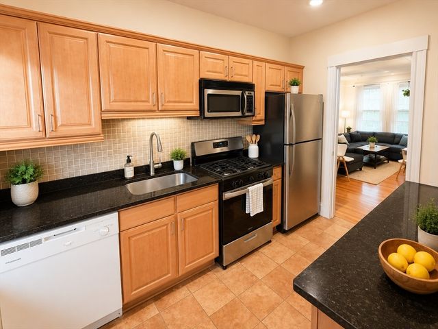 1742 Commonwealth Ave 3, Boston, MA 02135