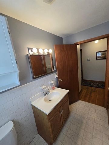 12 Charles St, Douglas, MA 01516