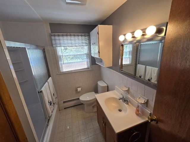 12 Charles St, Douglas, MA 01516