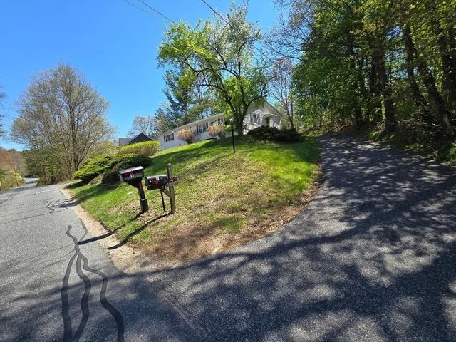 12 Charles St, Douglas, MA 01516
