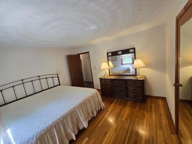 12 Charles St, Douglas, MA 01516