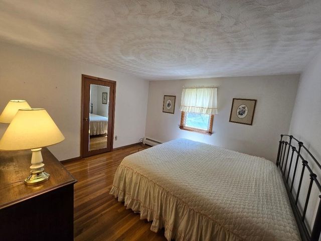 12 Charles St, Douglas, MA 01516
