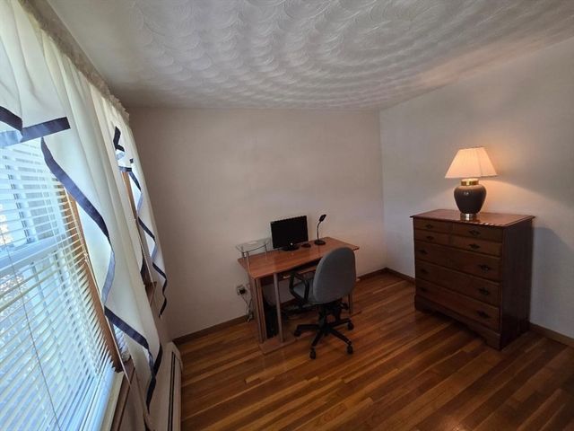 12 Charles St, Douglas, MA 01516