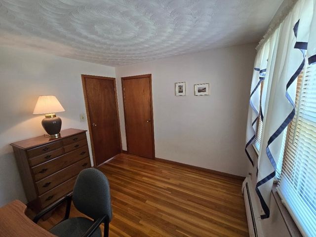 12 Charles St, Douglas, MA 01516