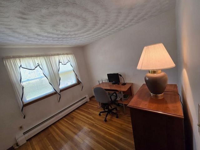 12 Charles St, Douglas, MA 01516