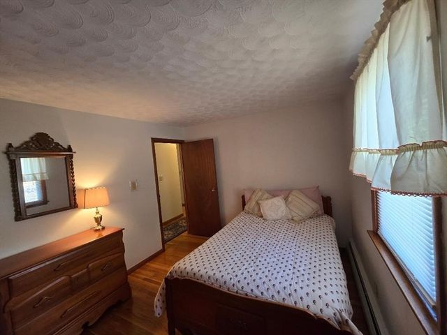 12 Charles St, Douglas, MA 01516