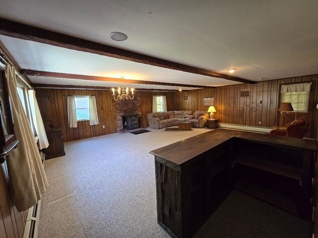 12 Charles St, Douglas, MA 01516