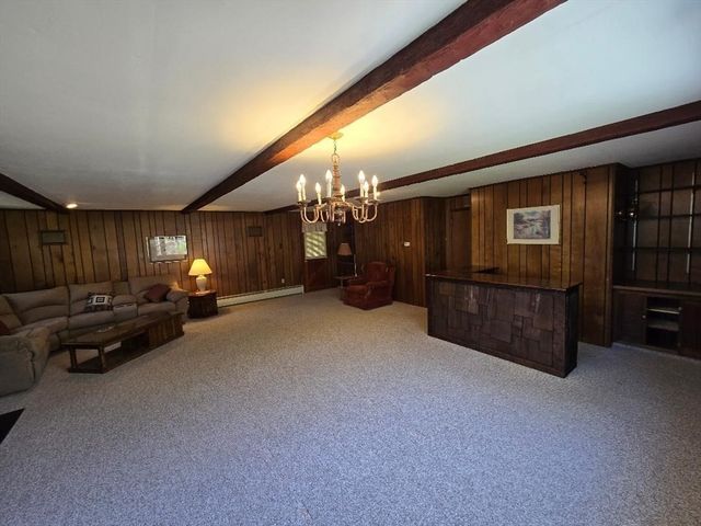 12 Charles St, Douglas, MA 01516