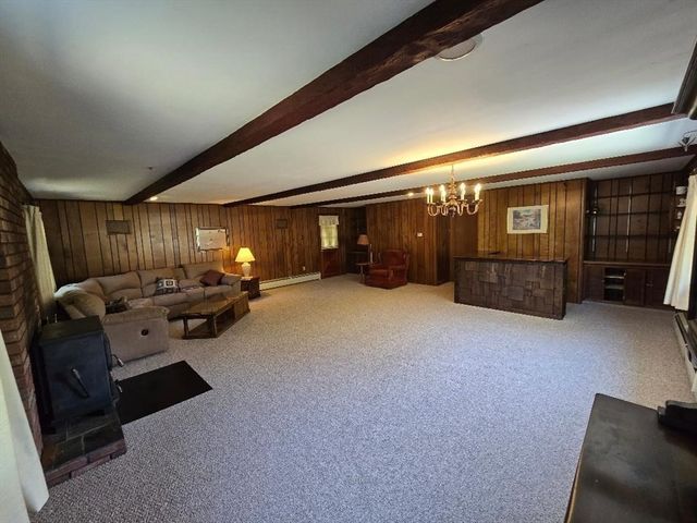 12 Charles St, Douglas, MA 01516