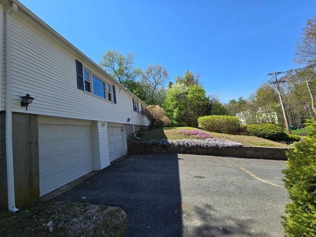 12 Charles St, Douglas, MA 01516