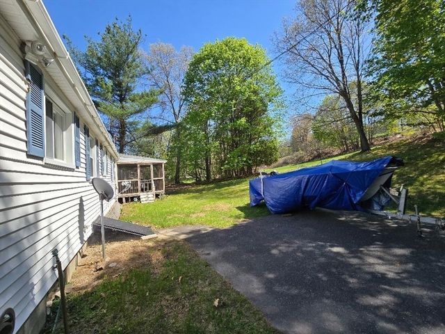 12 Charles St, Douglas, MA 01516