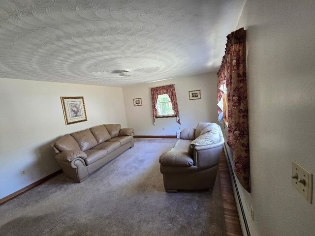 12 Charles St, Douglas, MA 01516