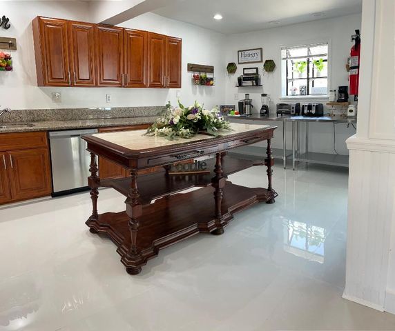 2077 Carambola Road, West Palm Beach, FL 33406