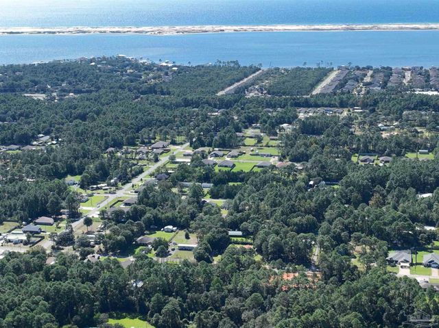 9126 Military Trl, Navarre, FL 32566