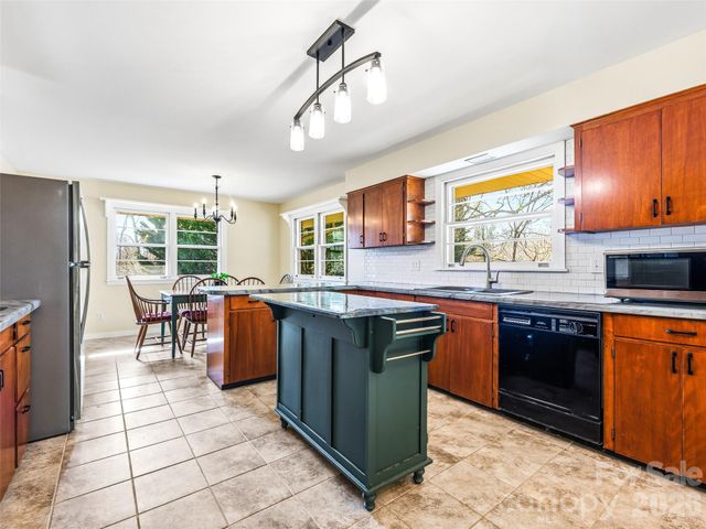 8 N Oak Forest Drive, Asheville, NC 28803