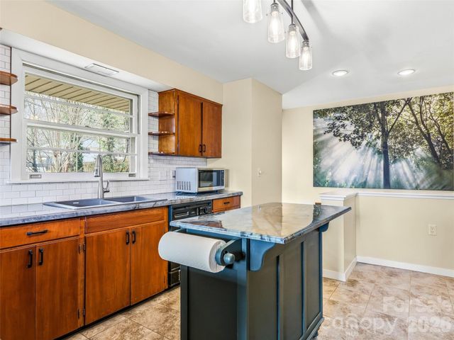 8 N Oak Forest Drive, Asheville, NC 28803