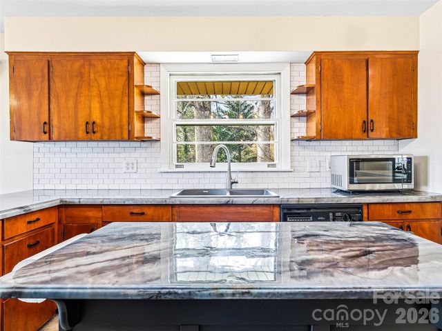 8 N Oak Forest Drive, Asheville, NC 28803