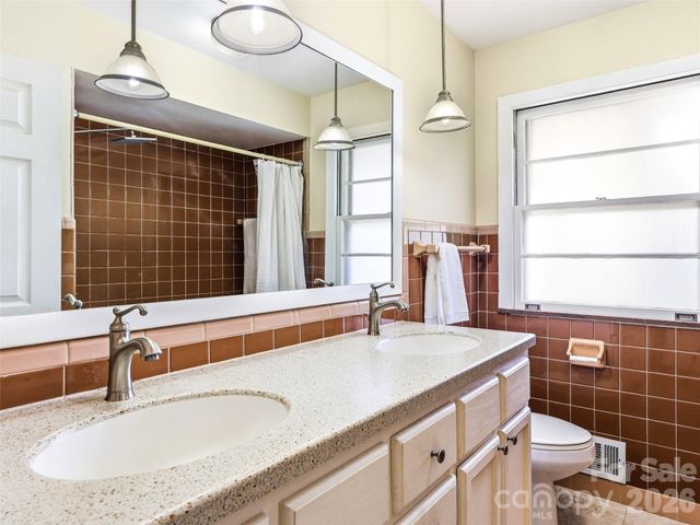 8 N Oak Forest Drive, Asheville, NC 28803