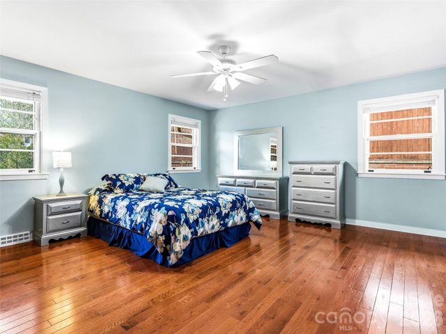 8 N Oak Forest Drive, Asheville, NC 28803