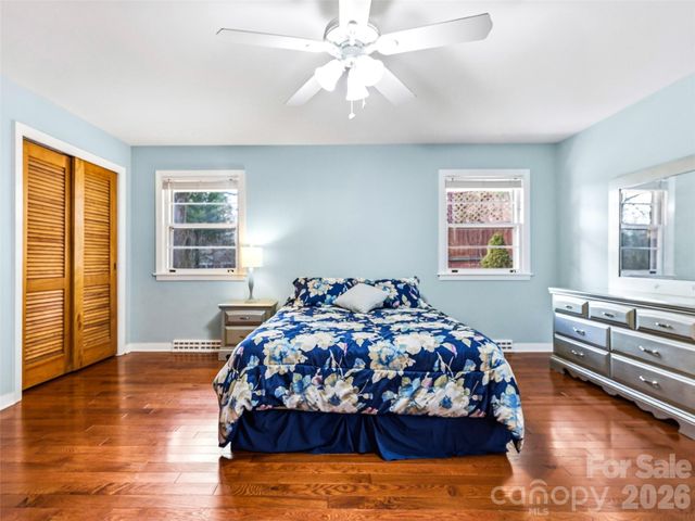 8 N Oak Forest Drive, Asheville, NC 28803