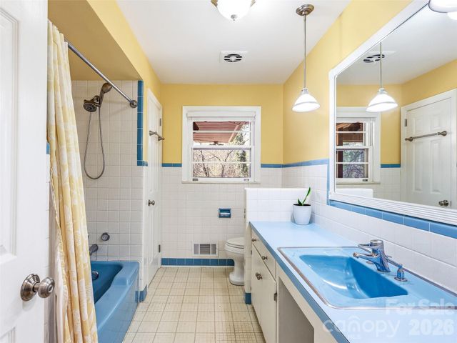 8 N Oak Forest Drive, Asheville, NC 28803