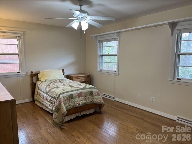 8 N Oak Forest Drive, Asheville, NC 28803