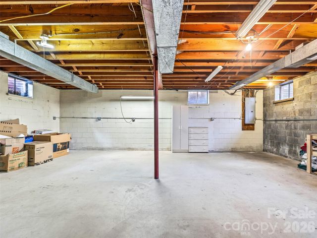 8 N Oak Forest Drive, Asheville, NC 28803