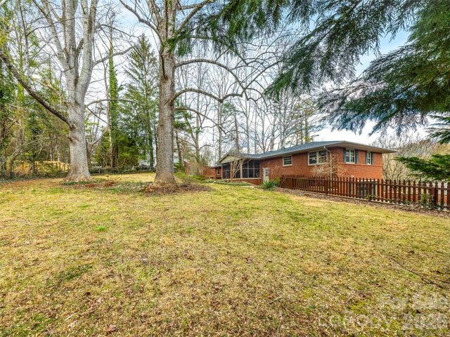 8 N Oak Forest Drive, Asheville, NC 28803