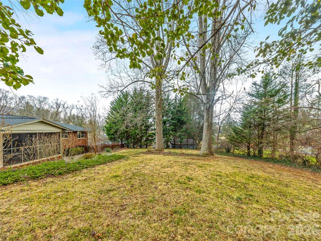8 N Oak Forest Drive, Asheville, NC 28803