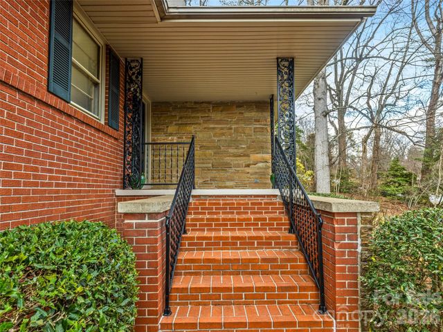 8 N Oak Forest Drive, Asheville, NC 28803