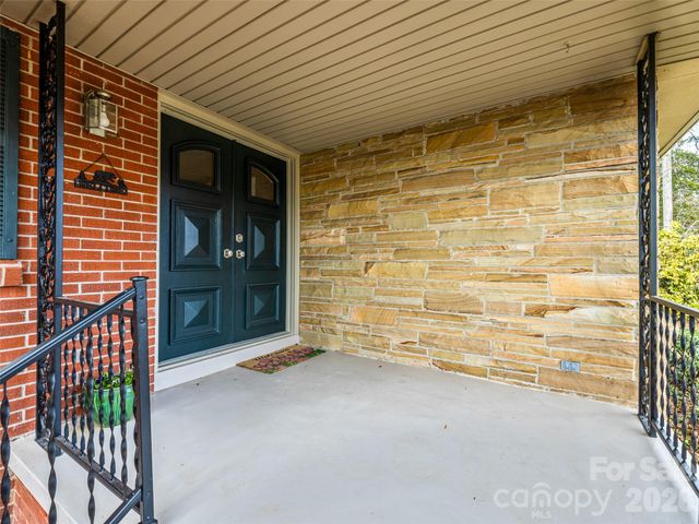 8 N Oak Forest Drive, Asheville, NC 28803