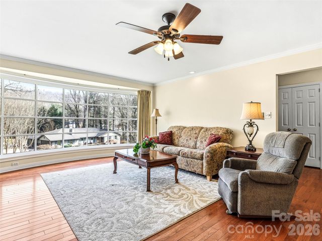 8 N Oak Forest Drive, Asheville, NC 28803