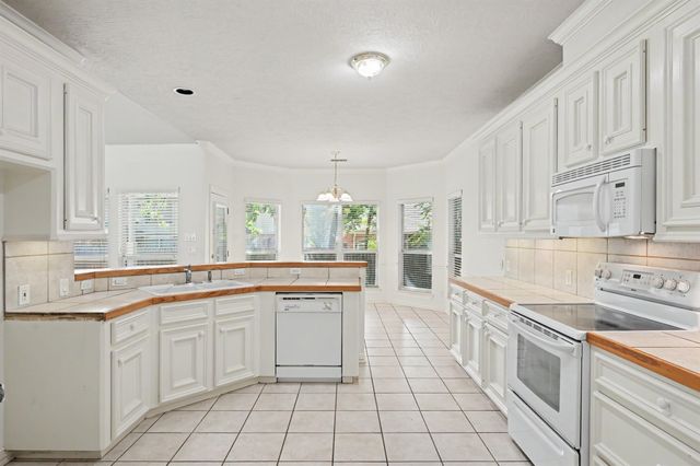3334 Hemingway Drive, Montgomery, TX 77356