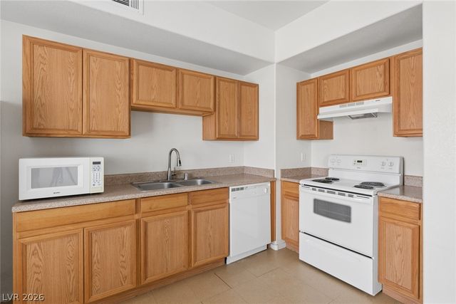 2171 Hussium Hills Street 204, Las Vegas, NV 89108