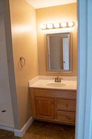 255 Wimbledon Dr, Mansfield, OH 44906