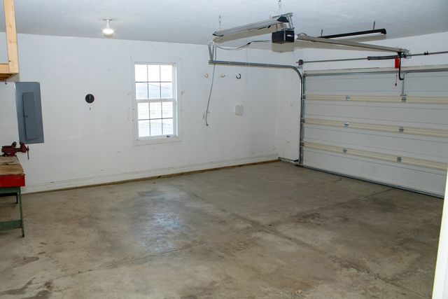 255 Wimbledon Dr, Mansfield, OH 44906