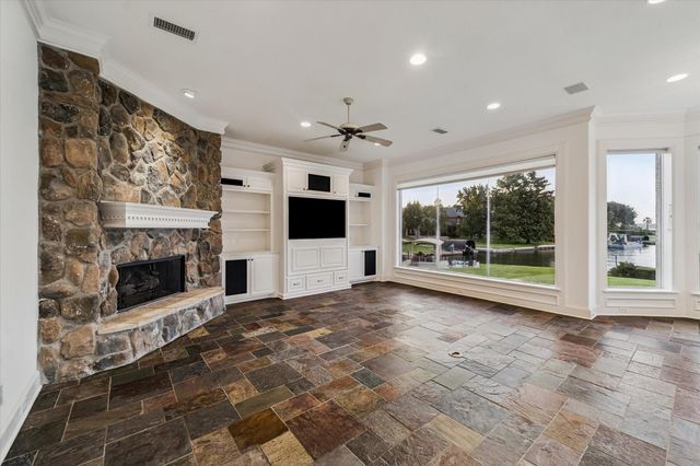 115 Lake Estates Drive, Montgomery, TX 77356