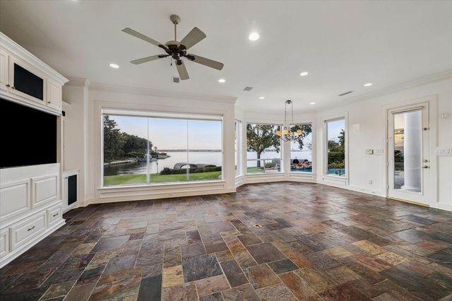 115 Lake Estates Drive, Montgomery, TX 77356