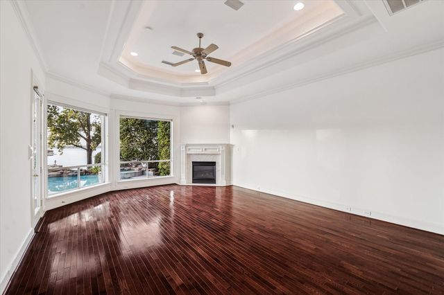 115 Lake Estates Drive, Montgomery, TX 77356