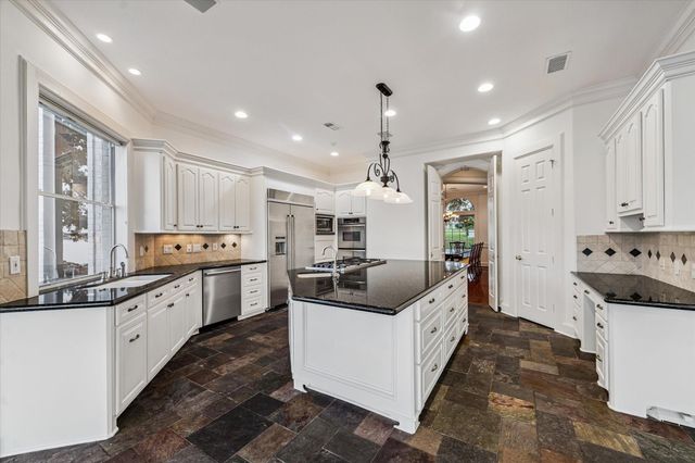 115 Lake Estates Drive, Montgomery, TX 77356