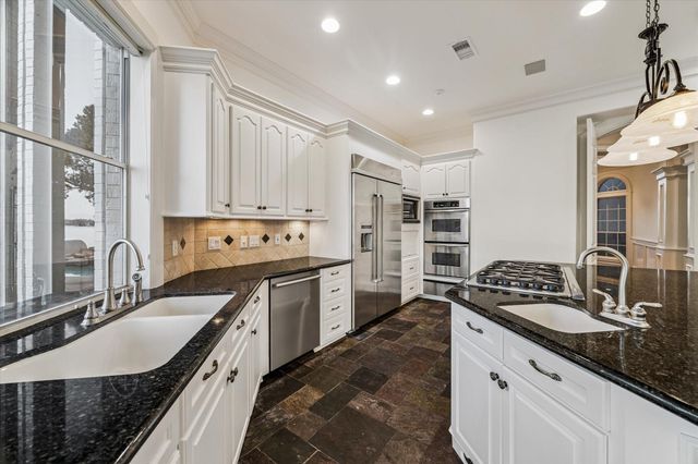 115 Lake Estates Drive, Montgomery, TX 77356