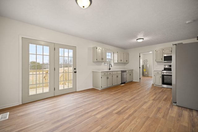 48 Southport Lane, Bronston, KY 42518