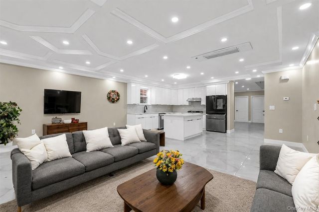 27-09 Utopia Parkway, Flushing, NY 11358