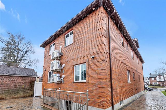 27-09 Utopia Parkway, Flushing, NY 11358